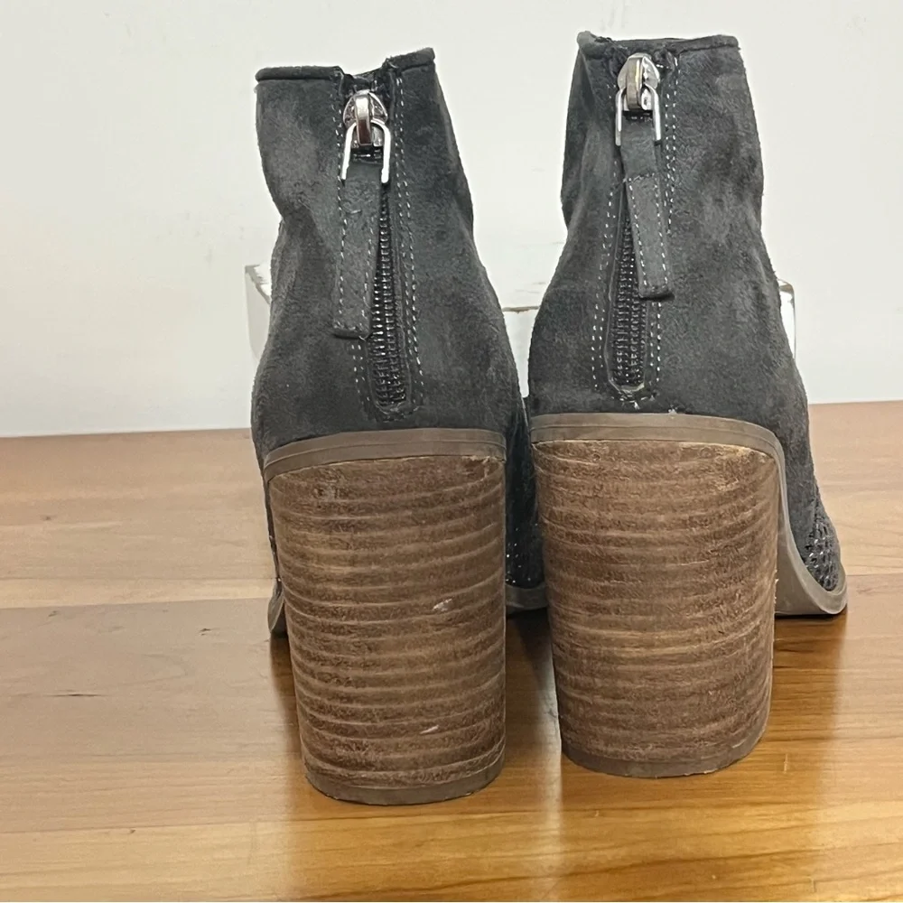 Madden Girl Mocha Gray and Silver Ankle Boots Size 9M Block Heel Y2K Perforated‎